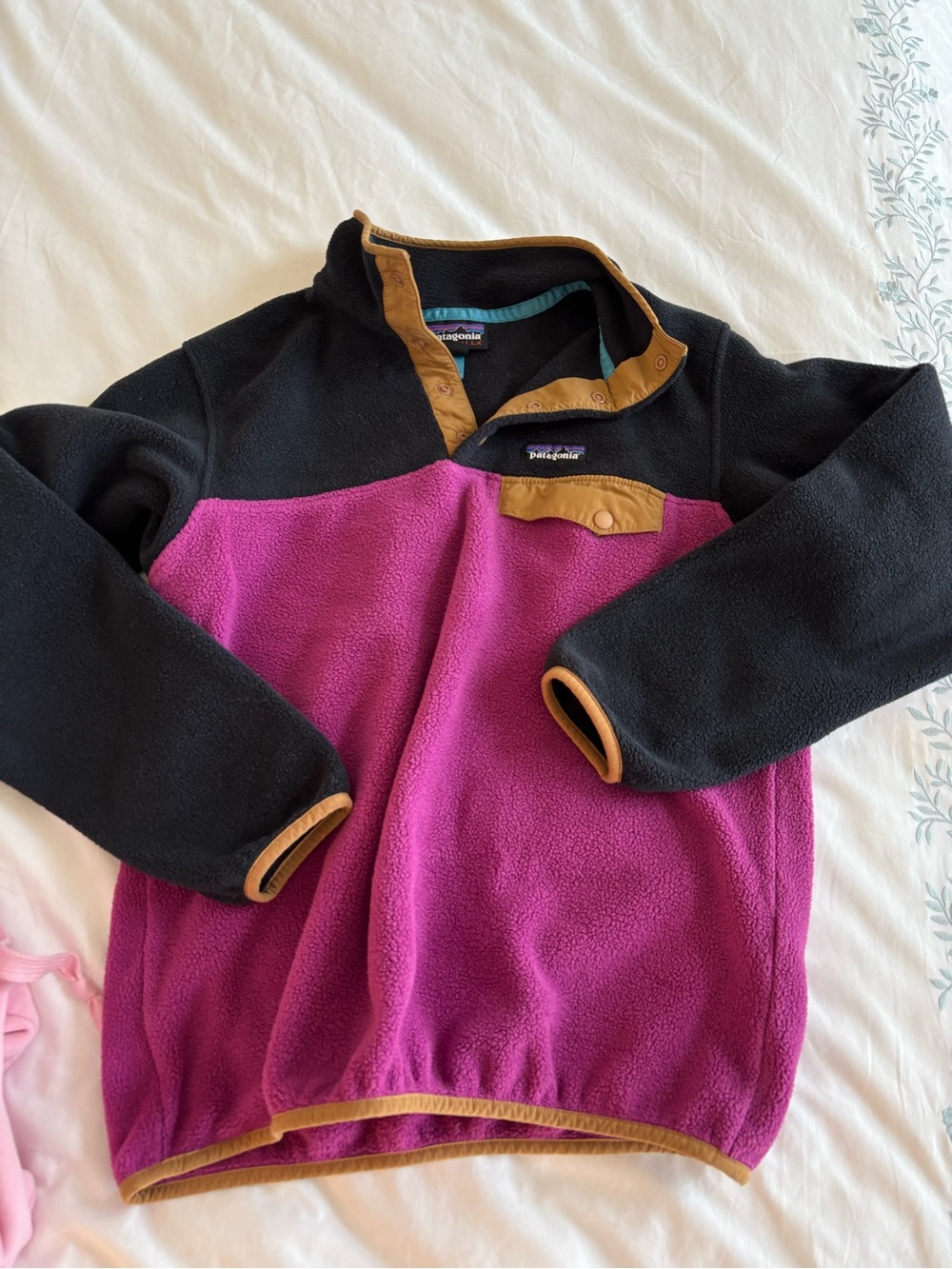 Patagonia Black and Magenta Snap-T Fleece Pullover synchilla